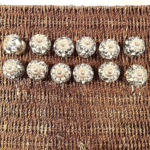 Many sets of 6 Black & white ceramic knob/pull - Picture 1 of 5